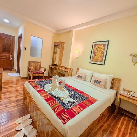 Luang Phasouk Hotel Луанг Прабанг Екстериор снимка