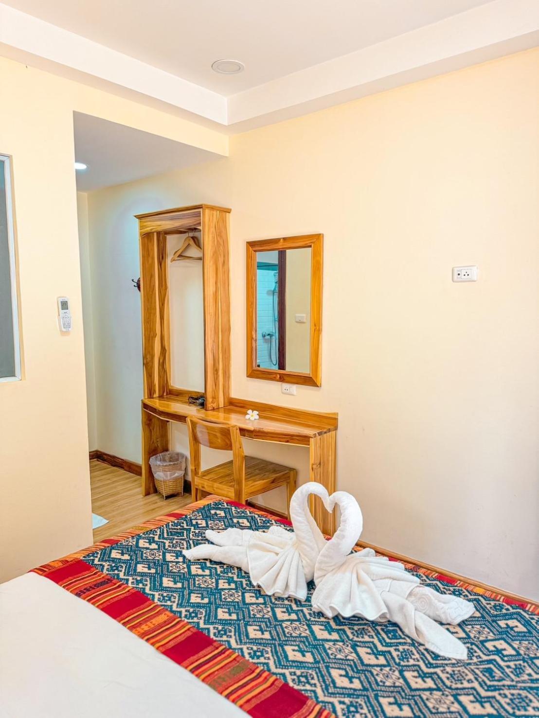 Luang Phasouk Hotel Луанг Прабанг Екстериор снимка